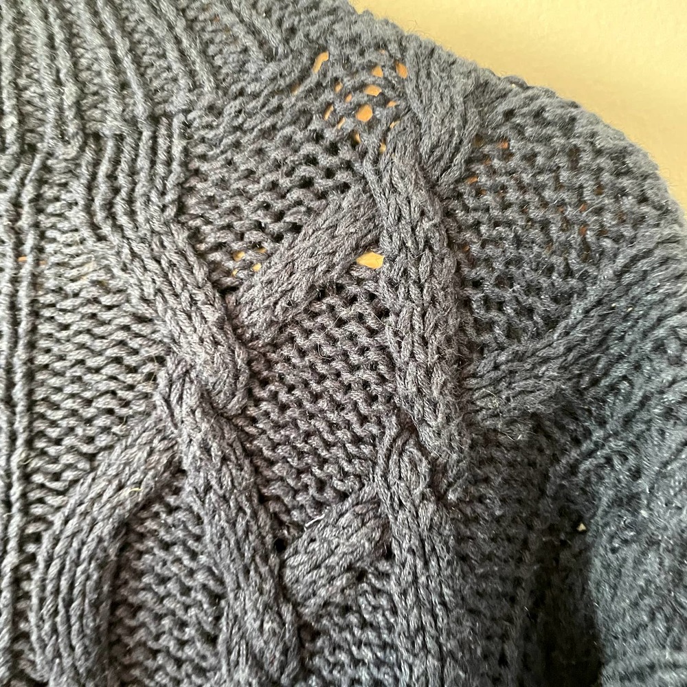 Vintage Hand Knit Cable Knit Floral Sweater in Navy Size Small - Picture 13 of 13